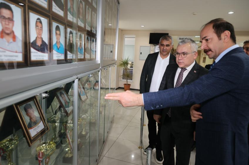 Sivas Valimiz Sayın YILMAZ ŞİMŞEK'in Okulumuza Ziyaretleri